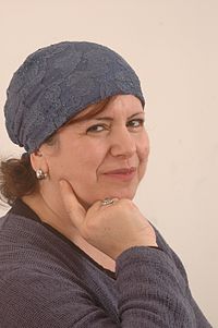 הסופרת אמונה אלון